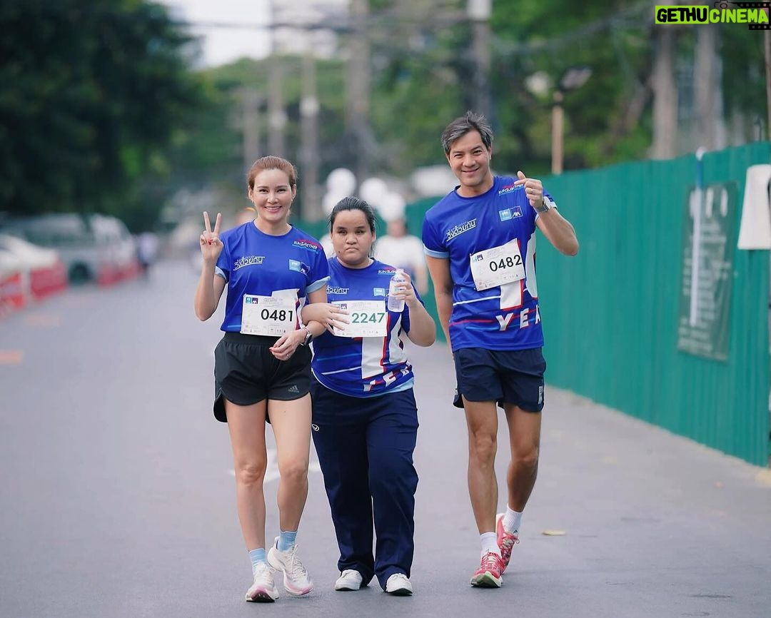 Rhatha Phongam Instagram - “มากกว่าเส้นชัย คือความสุขที่ได้รับระหว่างทาง” ปีที่ 2 แล้วที่ได้มีโกาสเป็น guide runner ใครสนใจปีหน้ามาร่วมสร้างความสุข และ สุขภาพที่ดีไปกับน้องๆได้นะคะ ติดตามข่าวสารได้ที่ @ktaxalife และ fb page วิ่งด้วยกัน กิจกรรมมีทั้งปี แล้วพบกันค่ะ