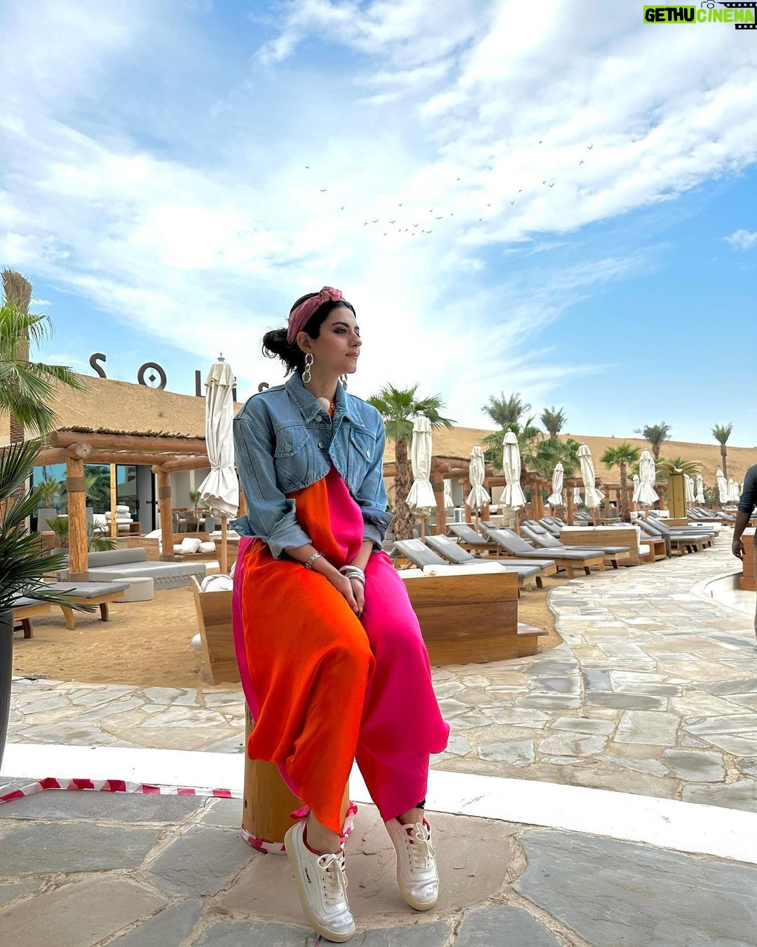 Riddhi Dogra Instagram - Been there Dune That ☀️🏝️🏜️ #terrasolisbytomorrowland 🐪 Outfit @monaandvishu @viralmantra Jacket @zara Jewellery: @rooh_india_ Stylist: @stylebysaachivj Team: @sanzimehta777 Terra Solis Dubai