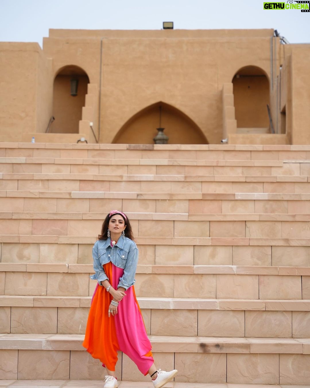 Riddhi Dogra Instagram - Been there Dune That ☀️🏝️🏜️ #terrasolisbytomorrowland 🐪 Outfit @monaandvishu @viralmantra Jacket @zara Jewellery: @rooh_india_ Stylist: @stylebysaachivj Team: @sanzimehta777 Terra Solis Dubai