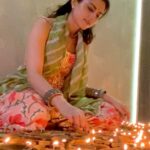 Riddhi Dogra Instagram – With a heart full of gratitude and joy this diwali I decided to do something I had never done before coz what’s happened has never happened before !! 🤩🤩🤩🤩
Lit a 1000 🪔 for 1000 crore on #jawan whilst praying for a 1000 crore for #tiger3
Heart is so full and I wanted to spend my Diwali celebrating everything 2023 has been for me.
From Lakadbagha, TVF Pitchers, Asur 2, Badtameez Dil, Mumbai Diaries to the two massive blockbusters. I am so very grateful and thankful and excited for everything to come.
Just incredibly humbled and happy 🪔♥️🌟🎉🤩🧿🤞🙏😇