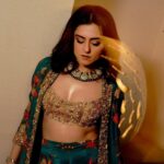 Riddhi Dogra Instagram - 💥✨🌟 Outfit @ri_ritukumar Jewels : @silverpalace_jewels Stylist: @stylebysaachivj Styling team: @sanzimehta777 Photographer: @anujjoshiproductions Make up @shehzeenmakeupandhair Hair @juicesalonandacademy