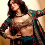 Riddhi Dogra Instagram - 💥✨🌟 Outfit @ri_ritukumar Jewels : @silverpalace_jewels Stylist: @stylebysaachivj Styling team: @sanzimehta777 Photographer: @anujjoshiproductions Make up @shehzeenmakeupandhair Hair @juicesalonandacademy