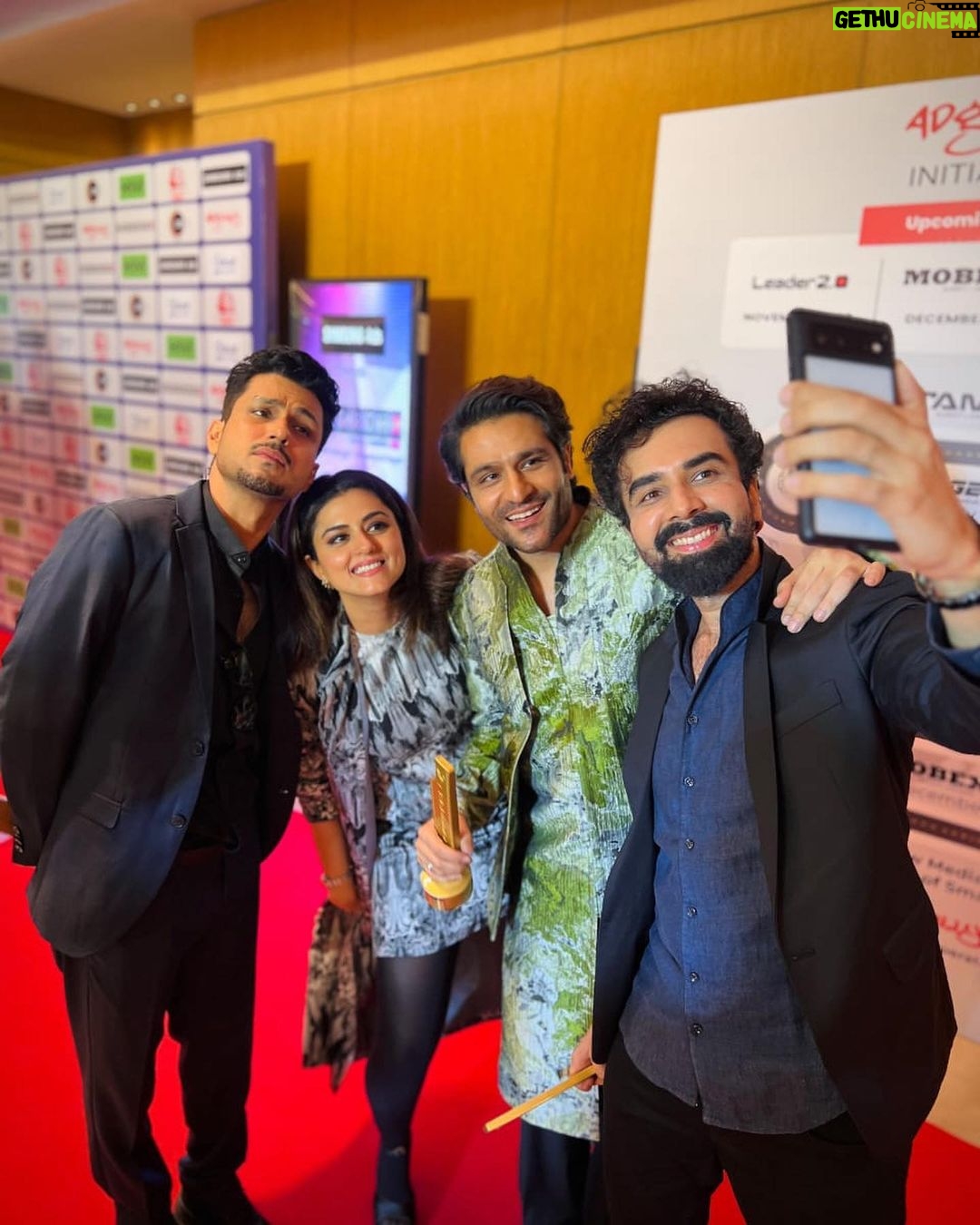 Riddhi Dogra Instagram - Best Actor Female in a Web series - Nusrat for Asur Gratitude to @adgully for the honor. I love Nusrat and also love how much love everyone gives this character. Let me call it the character that keeps giving!!! 🥰🥰🥰 Thank @creativegaurav for creating the show. And thank you @sen_oni for making me get to know and imbibe Nusrat ! Thank you @officialjiocinema for being fabulous!! And cheers to you talented bunch @hindujasunny @amolparashar @naveenkasturia