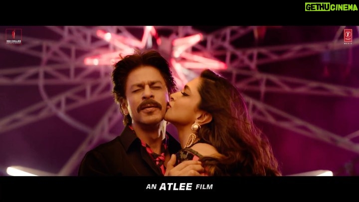 Riddhi Dogra Instagram - The magic of the ‘Most Loved Jodi’ of cinema is here to celebrate the ‘Romance Anthem’ of the year! ❤ #Faraatta (Hindi), #Pattasa (Tamil), #Galatta (Telugu) Video Out Now - https://linktr.ee/faraatta This one is for our director - #HappyBirthdayAtlee Book your tickets now to watch Jawan in cinemas - Hindi, Tamil & Telugu.