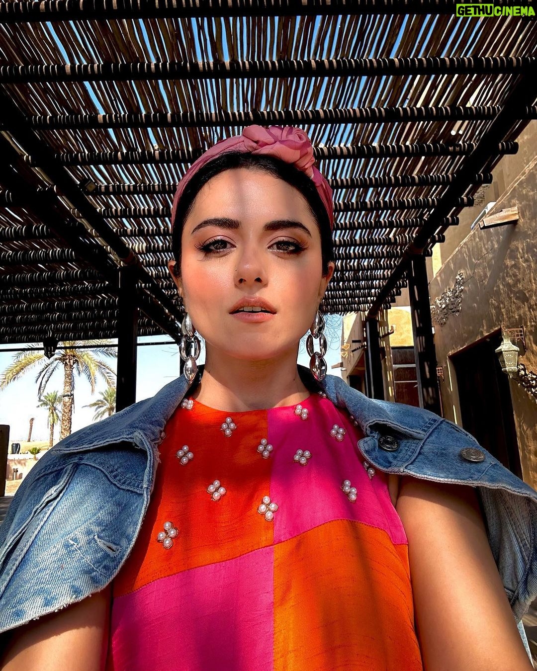 Riddhi Dogra Instagram - No better filter than the ๐ but I like you more when you come with some clouds โ
๏ธ and even better when you leave behind ๐ง๏ธ Do you like the sun more or is it rain for you like me? Youโre so good at what you do I wanna pack you and take you to Bombay @nikitasimonamakeup ๐ Dubai, United Arab Emirates