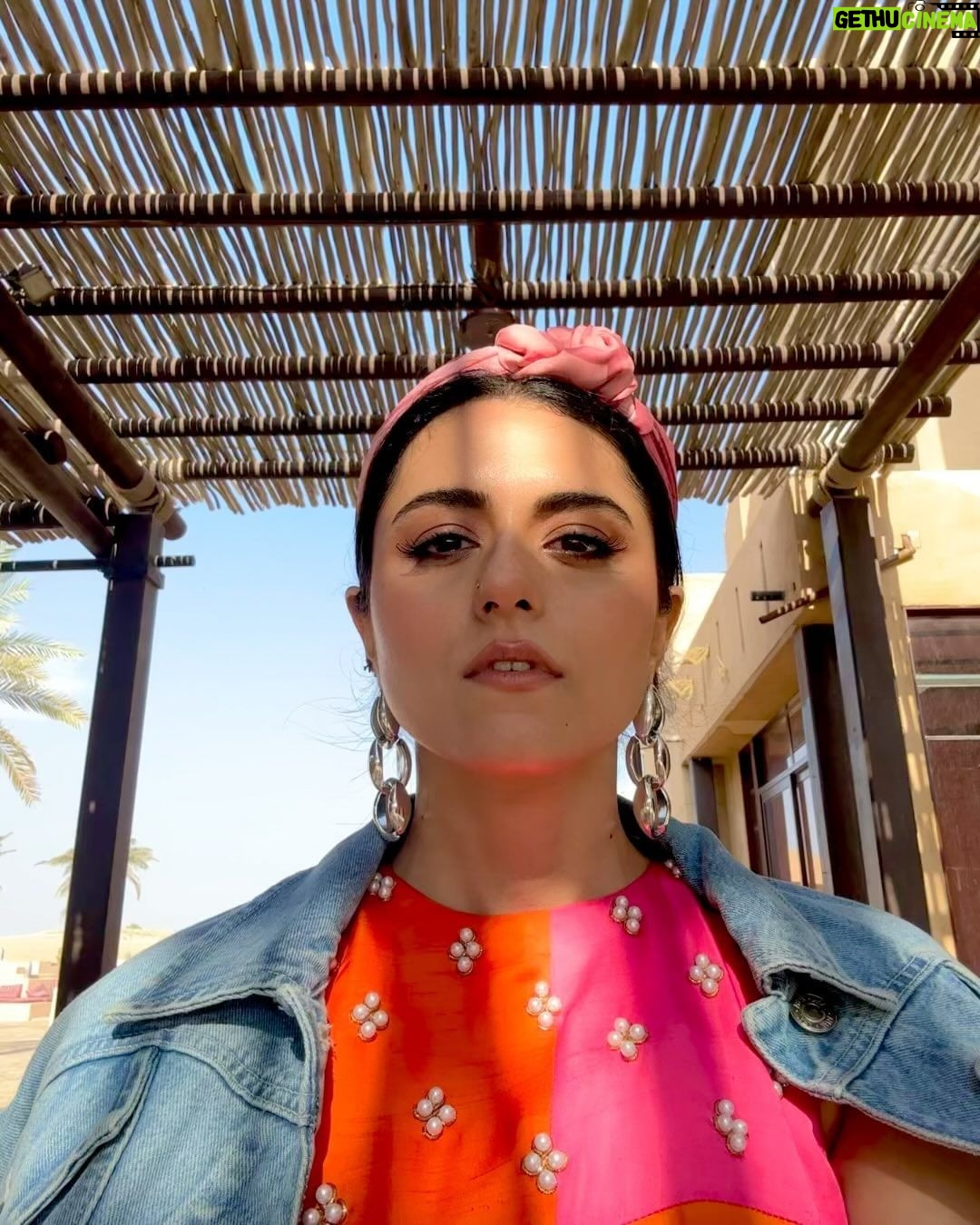 Riddhi Dogra Instagram - No better filter than the ๐ but I like you more when you come with some clouds โ
๏ธ and even better when you leave behind ๐ง๏ธ Do you like the sun more or is it rain for you like me? Youโre so good at what you do I wanna pack you and take you to Bombay @nikitasimonamakeup ๐ Dubai, United Arab Emirates