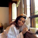 Riddhi Dogra Instagram - Acting profession/film/shows/movies इन सब का glitz and glamor audience का होता है। हर project की journey, दुनिया के best locations, creative लोगों से मिलना, बचो की तरह अलग अलग characters के साथ एक नयी दुनिया बनाना और ………. Monday को भी Sunday की तरह जीना - ये सारे और ऐसे बहुत सारे amazing factors एक actor का असली reason होता है - A profession that thrives on you to keep the child in you alive. बस और क्या चाहिये ♥️ Grateful 🧿😇🙏 Happy Monday !🤗