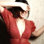 Riddhi Dogra Instagram - Perfer et obdura dolor hic tibi proderit olim Photographer: @anujjoshiproductions Outfits: @worldofasra Stylist: @stylebysaachivj Team: @sanzimehta777 Kajal and lip balm kinda make up and I’ll just hold my hair kinda hair !