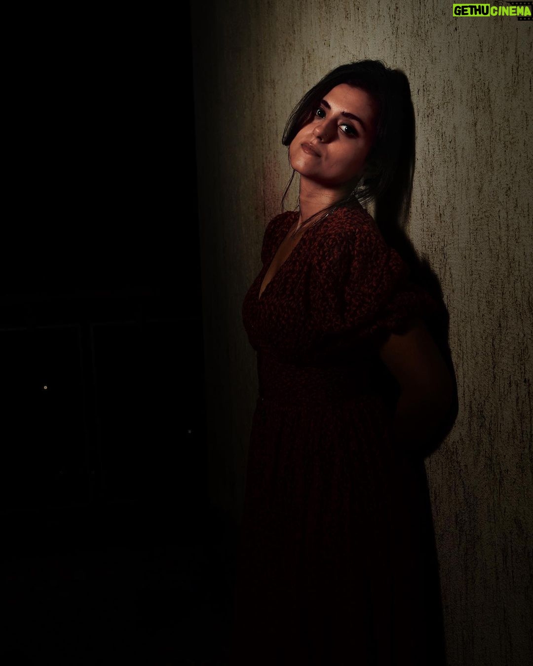 Riddhi Dogra Instagram - Perfer et obdura dolor hic tibi proderit olim Photographer: @anujjoshiproductions Outfits: @worldofasra Stylist: @stylebysaachivj Team: @sanzimehta777 Kajal and lip balm kinda make up and I’ll just hold my hair kinda hair !
