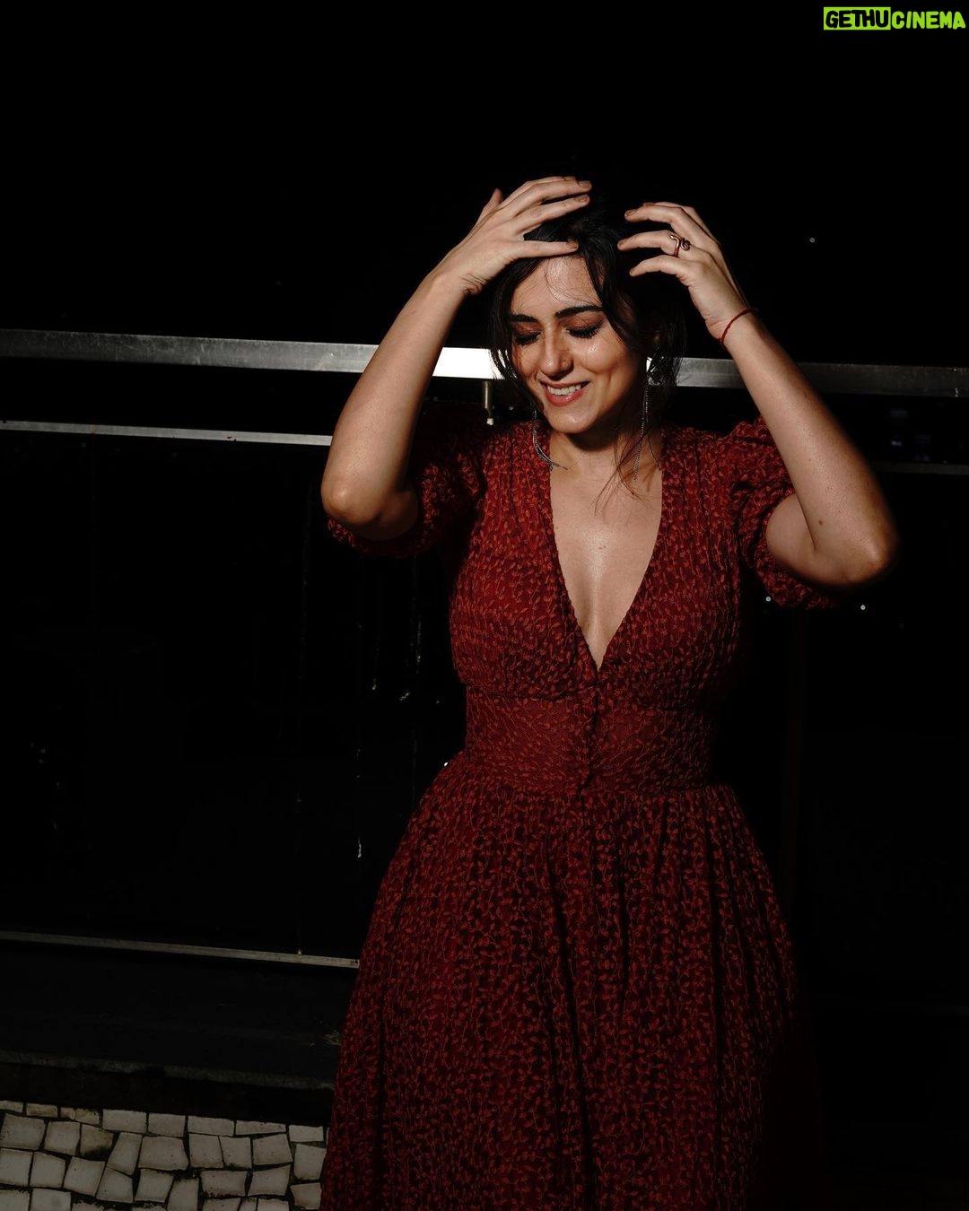 Riddhi Dogra Instagram - Perfer et obdura dolor hic tibi proderit olim Photographer: @anujjoshiproductions Outfits: @worldofasra Stylist: @stylebysaachivj Team: @sanzimehta777 Kajal and lip balm kinda make up and I’ll just hold my hair kinda hair !