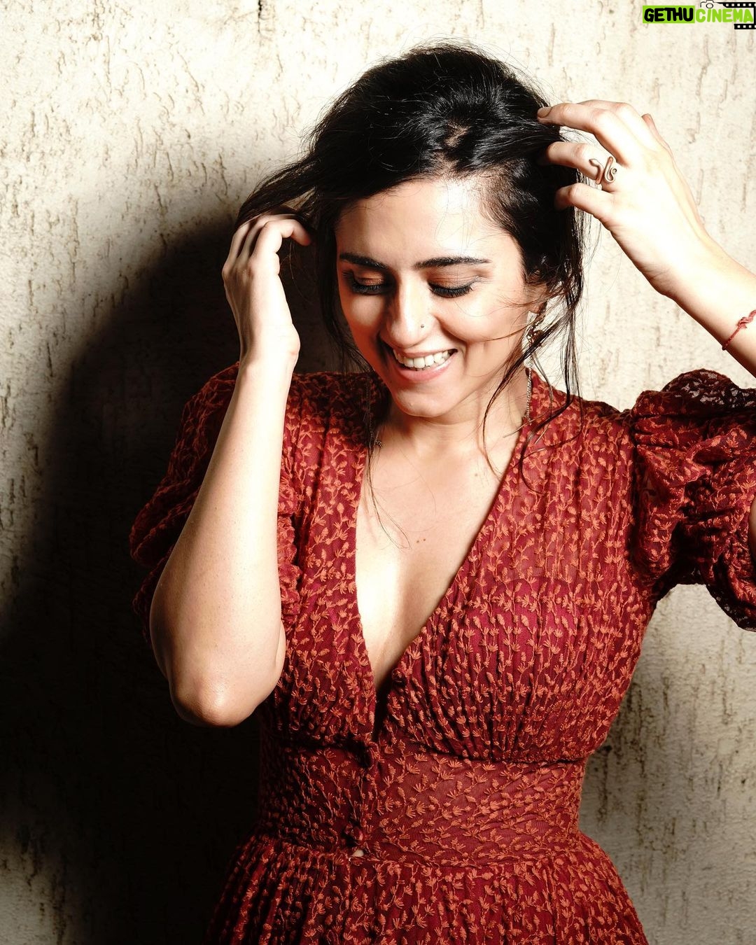 Riddhi Dogra Instagram - Perfer et obdura dolor hic tibi proderit olim Photographer: @anujjoshiproductions Outfits: @worldofasra Stylist: @stylebysaachivj Team: @sanzimehta777 Kajal and lip balm kinda make up and I’ll just hold my hair kinda hair !