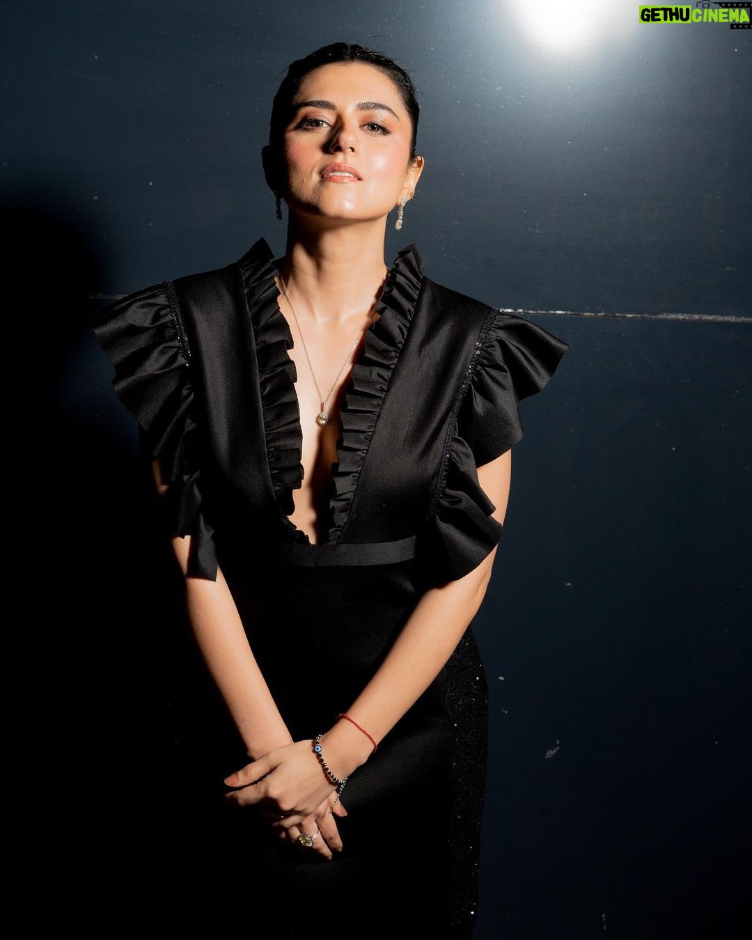 Riddhi Dogra Instagram - Hey Girl, I Hope we all Carry Awards in place of Purses Xoxo 👑🫵♥️ Thank you @middayindia for the honor. If there’s an ‘ACT’ in Actress ….To be Titled - Influential Rising Bollywood ACTRESS…feels good!! Outfit: @hardikagulati.official @pop.potential 📸 @anujjoshiproductions Stylist: @stylebysaachivj Muah: @monashairandbeauty Jewellery: @the_jewel_gallery Team: @styledbynikinagda @sanzimehta777 @middayindia @rahuldaiwik @bhavinigoswami_ @mruchishah @sugarsilverscreenmedia and @quresh2018 #middayiia #middayindiainfluenceraward #IIA