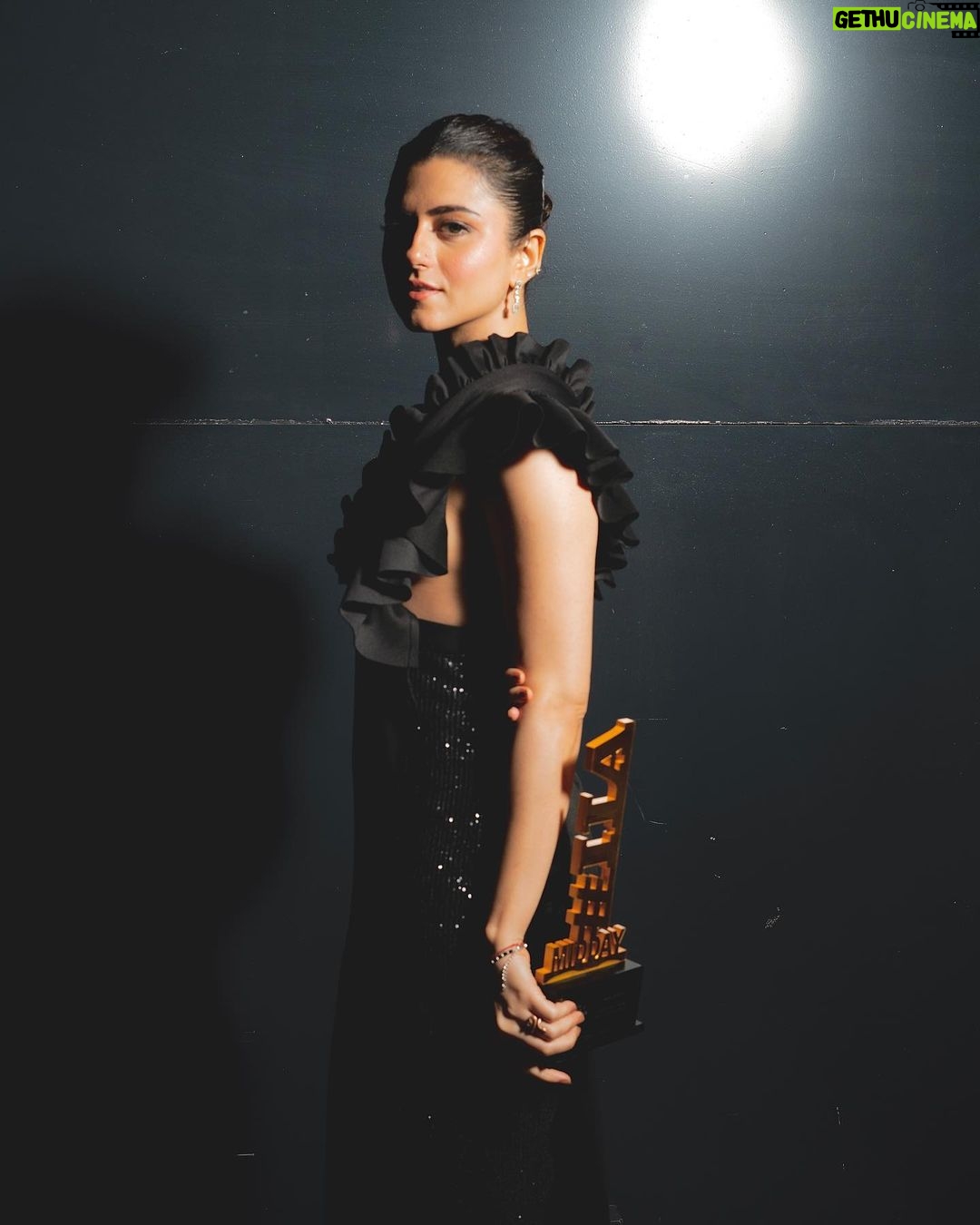 Riddhi Dogra Instagram - Hey Girl, I Hope we all Carry Awards in place of Purses Xoxo 👑🫵♥️ Thank you @middayindia for the honor. If there’s an ‘ACT’ in Actress ….To be Titled - Influential Rising Bollywood ACTRESS…feels good!! Outfit: @hardikagulati.official @pop.potential 📸 @anujjoshiproductions Stylist: @stylebysaachivj Muah: @monashairandbeauty Jewellery: @the_jewel_gallery Team: @styledbynikinagda @sanzimehta777 @middayindia @rahuldaiwik @bhavinigoswami_ @mruchishah @sugarsilverscreenmedia and @quresh2018 #middayiia #middayindiainfluenceraward #IIA