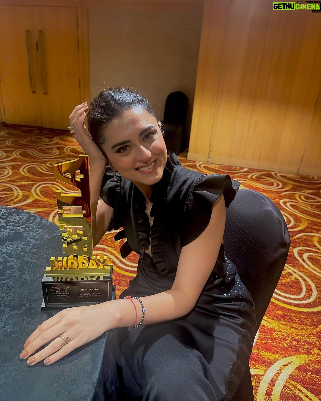 Riddhi Dogra Instagram - Hey Girl, I Hope we all Carry Awards in place of Purses Xoxo 👑🫵♥️ Thank you @middayindia for the honor. If there’s an ‘ACT’ in Actress ….To be Titled - Influential Rising Bollywood ACTRESS…feels good!! Outfit: @hardikagulati.official @pop.potential 📸 @anujjoshiproductions Stylist: @stylebysaachivj Muah: @monashairandbeauty Jewellery: @the_jewel_gallery Team: @styledbynikinagda @sanzimehta777 @middayindia @rahuldaiwik @bhavinigoswami_ @mruchishah @sugarsilverscreenmedia and @quresh2018 #middayiia #middayindiainfluenceraward #IIA