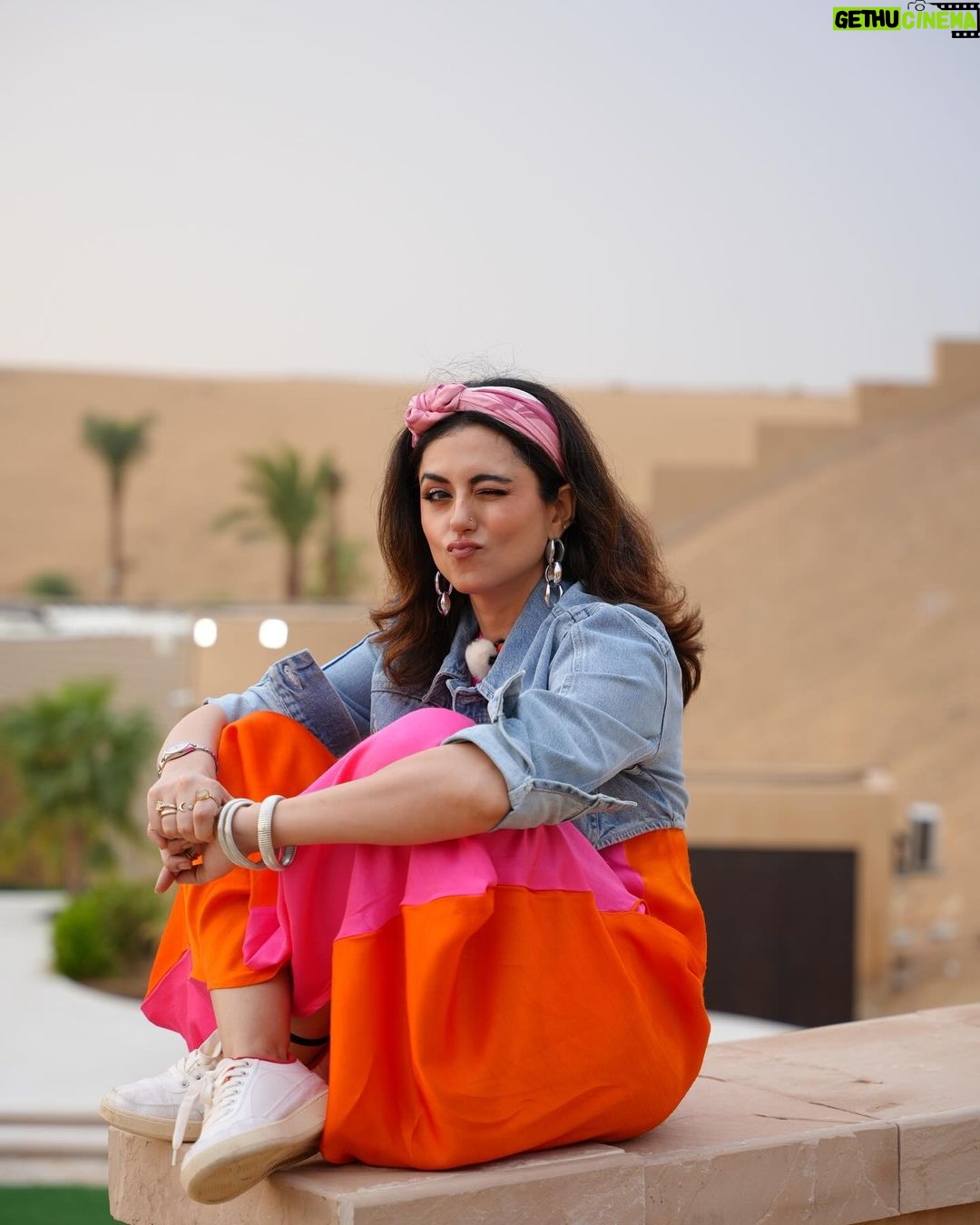 Riddhi Dogra Instagram - Been there Dune That ☀️🏝️🏜️ #terrasolisbytomorrowland 🐪 Outfit @monaandvishu @viralmantra Jacket @zara Jewellery: @rooh_india_ Stylist: @stylebysaachivj Team: @sanzimehta777 Terra Solis Dubai