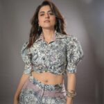Riddhi Dogra Instagram - Zinda bandi hoooooooo🥳🥳🥳🥳 ! 📸 @deepak_das_photography Outfit @gazalguptacouture Jewellery @ishhaara @ascend.rohank Hair- @sunny_hairr Makeup up- @monashairandbeauty Styled by @stylebysaachivj Team @sanzimehta777 @styledbynikinagda