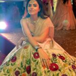 Riddhi Dogra Instagram - वेडिंग reception aapke peeche. Aap camera ke peeche. Too much fun 😂 Outfit by : @prevasu Thanks @ananyaarora2013 for being a rockstar. ♥️ 📸 @aakanksha308