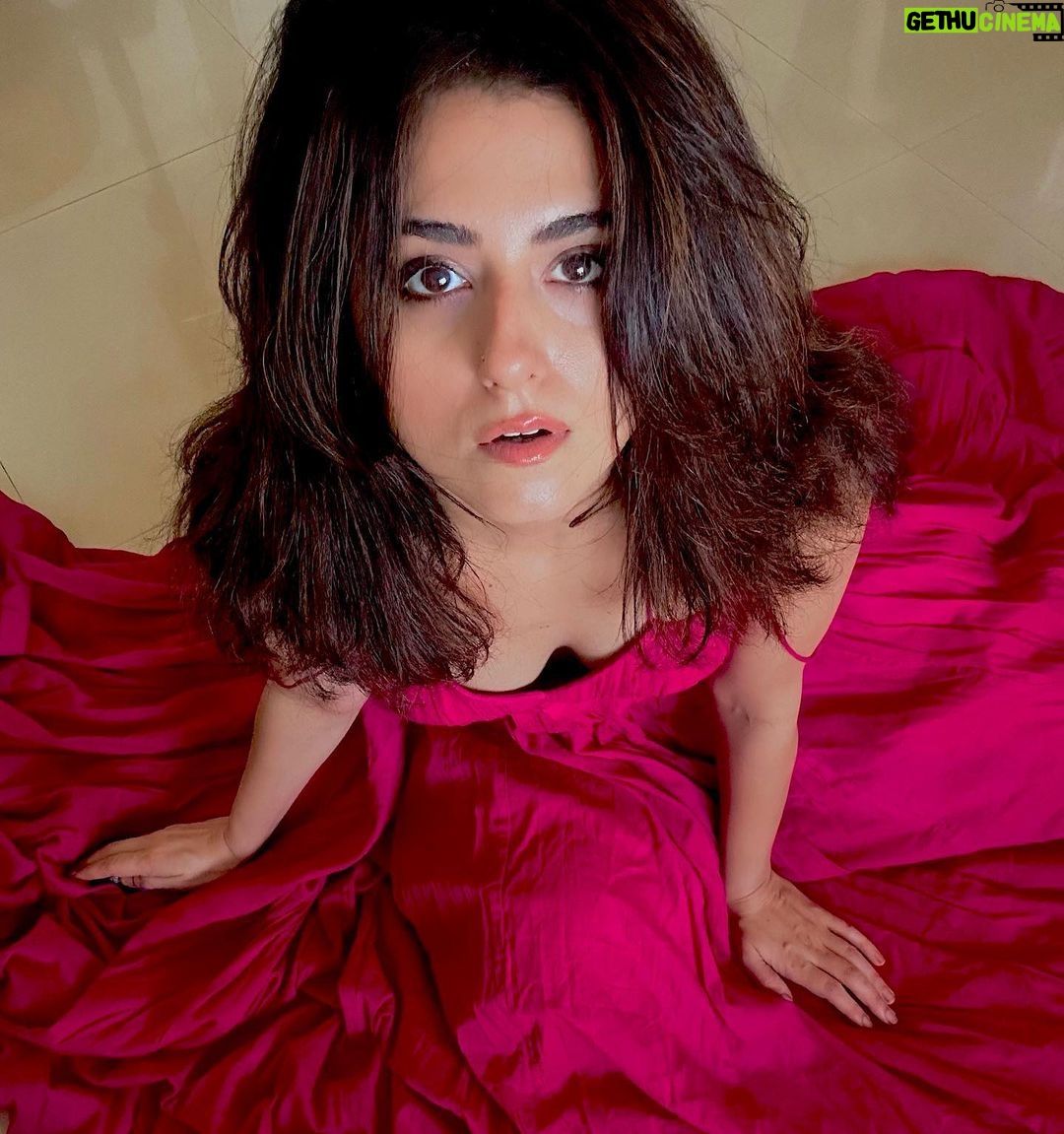 Riddhi Dogra Instagram - There is no bliss in the finite. Bliss is only in the Infinite. Eternal bliss can be had only from the eternal Self. To know the Self is to enjoy eternal bliss and everlasting peace. Self-realisation bestows eternal existence, absolute knowledge, and perennial bliss.