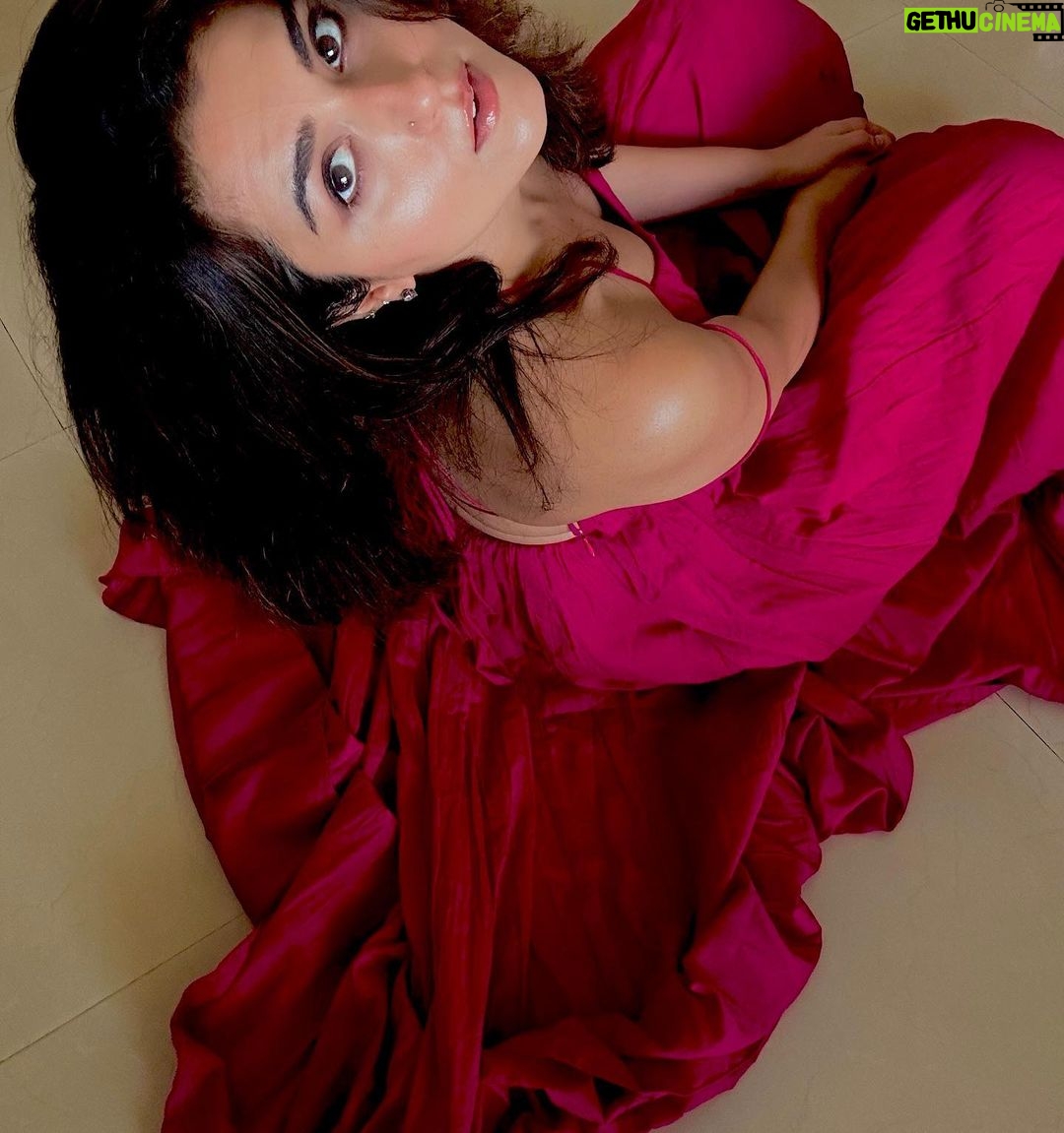Riddhi Dogra Instagram - There is no bliss in the finite. Bliss is only in the Infinite. Eternal bliss can be had only from the eternal Self. To know the Self is to enjoy eternal bliss and everlasting peace. Self-realisation bestows eternal existence, absolute knowledge, and perennial bliss.