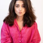 Riddhi Dogra Instagram - Chalein phir ✨🪐♾️🙏 📸 @thephotowalla_ 📍 @theperspectivebox 💇🏻‍♀️ @hair_by_rahulsharma 💄👗👠 @Me !