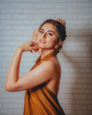 Riddhi Dogra Instagram - ✨

📸 @deepak_das_photography @kakali_das_photography 
Outift @ampmfashions 
jewelery @arqastudios 
Styling @stylebysaachivj 
Team @nehha_o
MUAH @shreyamakeupandhair