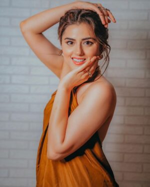 Riddhi Dogra Instagram - ✨

📸 @deepak_das_photography @kakali_das_photography 
Outift @ampmfashions 
jewelery @arqastudios 
Styling @stylebysaachivj 
Team @nehha_o
MUAH @shreyamakeupandhair
