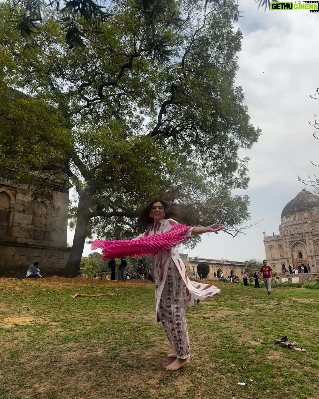 Riddhi Dogra Instagram - दिल्ली की वाइब ♥️
