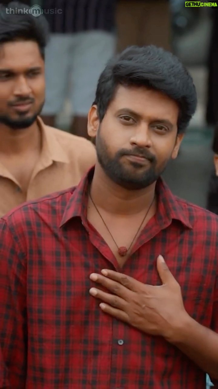 Rio Raj Instagram - Stay tuned for some intense kadhal Kadhai! ❤️🌸 #JoeTeaser youtu.be/9hd9uE0BIy0 A @siddhukumar 🎶 A @hari.harry1 🎬 ⭐️ @rio.raj @malavika_manojj @bhavyatrikha 🎥 @rahul_kg_vignesh 🎞 @varun_kg_official Produced by @vchproduction #JoeTitleTeaser