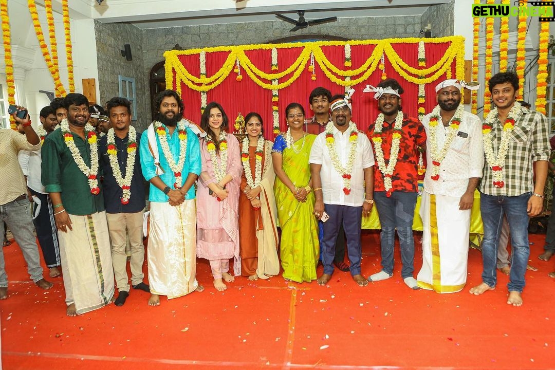 Rio Raj Instagram - Our heart it filled with joy! A movie from our heart and soul! So happy to start this project with this amazing team of friends! Thank you so much @arul.rich sir for believing in us and thank you @lokesh.kanagaraj Brother ππ»π€for this amazing positive start ! Your presence itself has given us extra confidence! Thank you all who always stand by me! We will all give out heart and soul to this movie and make it as entertaining as possible @VCHPRODUCTION @thisismathewo @arul.rich @thisismathewo @rio.raj @bhavyatrikha @malavika_manojj @vkvigneshkanna @kevinfelson @praveenalalithabhai @actoraegan @elangokumanan @hari.harry1 @siddhukumar @rahul_kg_vignesh @varun_kg_official @anbu_thasan #VCH #visioncinemahouse #productionno1 #rioraj3