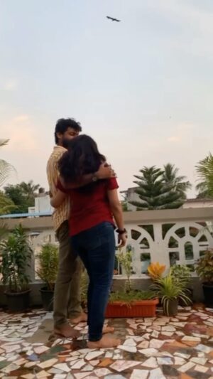 Rio Raj Instagram - #runawayaurora 
🧿Nightu aana mandaikkulla intha paattu odittu irukku bha 🤦🏼‍♂️ adha naanum panni uttren 🤪 🧿
@sruthi.rav 😘 ok love you 😜🤗
Note : take eh blooper madhiry tha varudhu 😁