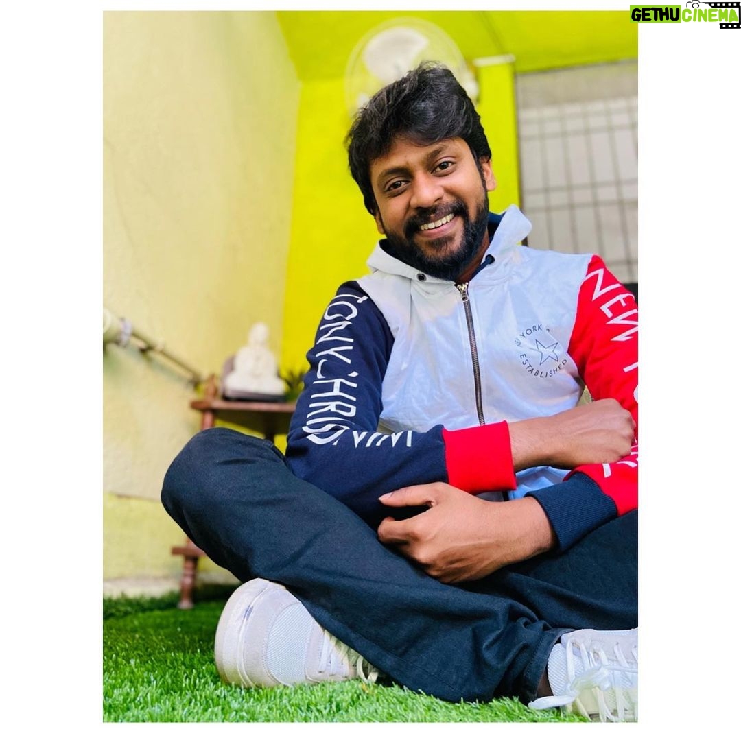 Rio Raj Instagram - Thumari feeling Thumari, mereko feeling Nahi hai 🤪🤪🤪 Amaaa idhukku enna artham 🤪🤣 #happyweekend #rioraj Dress Kadai : @mathewgarmentsoffcl