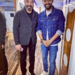 Rio Raj Instagram - Learned a lot from you sir 🙏🏻 it’s a Blessing for me 🙏🏻 @ikamalhaasan Thank you so much for all the encouragement, Care, Love, Advice #ulaganayagan #rioraj #biggbossrio PC: @anbu_thasan
