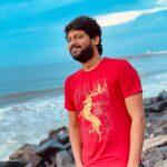 Rio Raj Instagram - Nantha Andha beach lover 🤩 Trust me 🤪 #beach #beachvibes PC : @kalaiarasanthangavel
