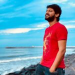 Rio Raj Instagram - Nantha Andha beach lover 🤩 Trust me 🤪 #beach #beachvibes PC : @kalaiarasanthangavel