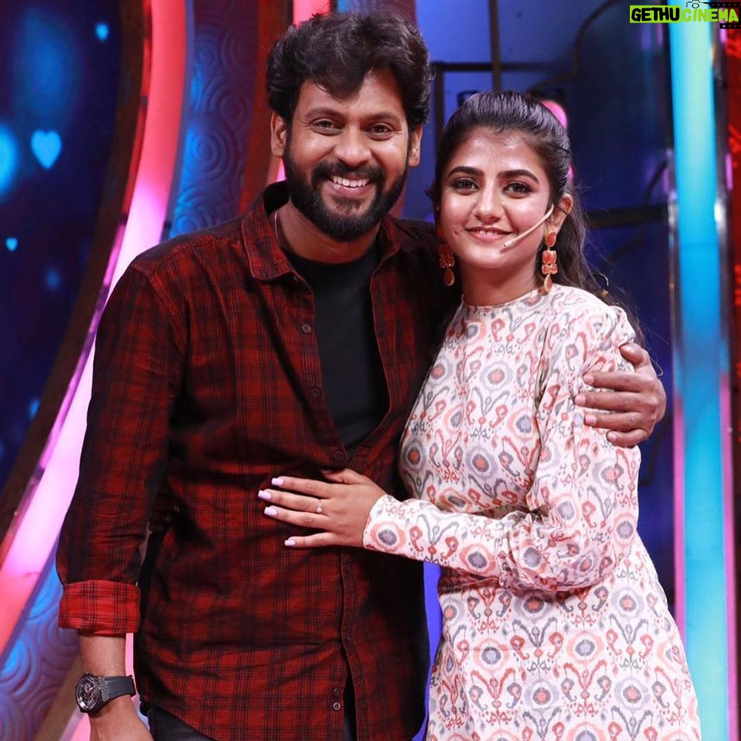 Rio Raj Instagram - #MurattuSingles #PlanPanniPannanum Irukku Fun irukku 🎉🎉🎉 @vijaytelevision #Rioraj