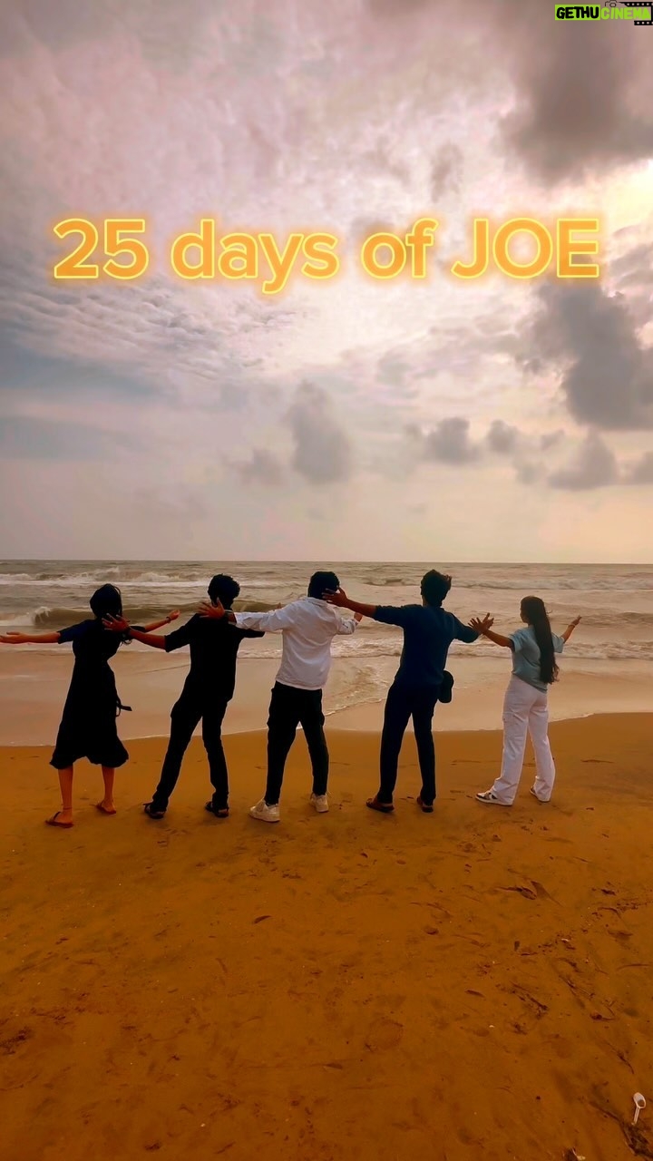 Rio Raj Instagram - 25 beautiful days of #joethemovie ππ«π Much needed reel apdinu Solli Idha panna vechathu @vjrakesh_offl π«and @malavika_manojj ππ»and me as well π Kind cooperation by @kevinfelson πΏοΈ Nanba @riswanabegam_7 π¦Thambi πππ #teamjoe