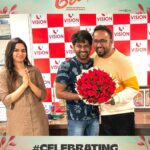 Rio Raj Instagram - Thank you @sakthivelan_b sir For celebrating our success 💖 Thank you so much for #celebratinglove 💖💙 #joerunningsuccessfully #peoplelovejoe @hariharanram_24 🎬 ⭐️ing : @rio.raj A @siddhukumar @rahul_kg_vignesh🎥 @varun_kg_official🎞✂️ Co produced by @pannaibrothersoffl Produced by @vchproduction @arulanandhu.d @thisismathewo @bhavyatrikha @malavika_manojj @anbu_thasan @actoraegan @vkvigneshkanna @kevinfelson @praveenalalithabhai @elangokumanan @vjrakesh_offl @studiodigibi @Abusdc @chals_dance_director @thinkmusicofficial @donechannel1