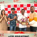 Rio Raj Instagram - Thank you @sakthivelan_b sir For celebrating our success 💖 Thank you so much for #celebratinglove 💖💙 #joerunningsuccessfully #peoplelovejoe @hariharanram_24 🎬 ⭐️ing : @rio.raj A @siddhukumar @rahul_kg_vignesh🎥 @varun_kg_official🎞✂️ Co produced by @pannaibrothersoffl Produced by @vchproduction @arulanandhu.d @thisismathewo @bhavyatrikha @malavika_manojj @anbu_thasan @actoraegan @vkvigneshkanna @kevinfelson @praveenalalithabhai @elangokumanan @vjrakesh_offl @studiodigibi @Abusdc @chals_dance_director @thinkmusicofficial @donechannel1