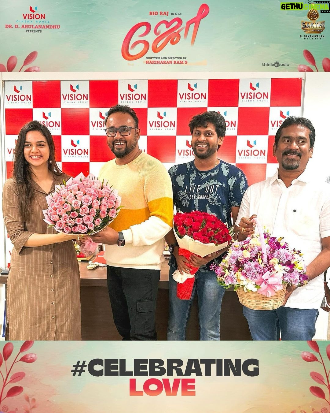 Rio Raj Instagram - Thank you @sakthivelan_b sir For celebrating our success 💖 Thank you so much for #celebratinglove 💖💙 #joerunningsuccessfully #peoplelovejoe @hariharanram_24 🎬 ⭐️ing : @rio.raj A @siddhukumar @rahul_kg_vignesh🎥 @varun_kg_official🎞✂️ Co produced by @pannaibrothersoffl Produced by @vchproduction @arulanandhu.d @thisismathewo @bhavyatrikha @malavika_manojj @anbu_thasan @actoraegan @vkvigneshkanna @kevinfelson @praveenalalithabhai @elangokumanan @vjrakesh_offl @studiodigibi @Abusdc @chals_dance_director @thinkmusicofficial @donechannel1