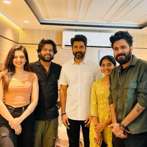 Rio Raj Instagram - U gave us #Hope 💖 at the start, motivation during our efforts and now appreciation after the success. Thanks for always being there nea! 

Love you na 💖  @sivakarthikeyan 

#Joethemovie 💖

@hariharanram_24 🎬
A @siddhukumar

@rahul_kg_vignesh🎥
@varun_kg_official🎞✂️

Co produced by @pannaibrothersoffl

Produced by @vchproduction @arulanandhu.d @thisismathewo

@bhavyatrikha
@malavika_manojj
@anbu_thasan
@actoraegan
@vkvigneshkanna
@kevinfelson
@praveenalalithabhai
@elangokumanan
@vjrakesh_offl
@studiodigibi
@Abusdc
@chals_dance_director

@thinkmusicofficial
@donechannel1