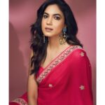 Ritu Varma Instagram - Desi Barbie 🩷✨💄💅 Saree @madzinlabel Jewellery @sheetalzaveribyvithaldas Styling @ravali_chinthapatla Shot by @the_pixel_farmer