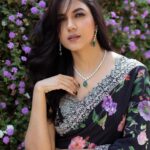 Ritu Varma Instagram – 💟

Outfit @anushareddy.couture 
Jewellery @starlajewelsofficial 
Styling @sandhya_sabbavarapu @team_sandhya
Styling team @thumu_bhavana @sunandini_vijjagiri
MUA @makeupartist_arti Hair @durgarao_kvv 
Photography @adrin_sequeira