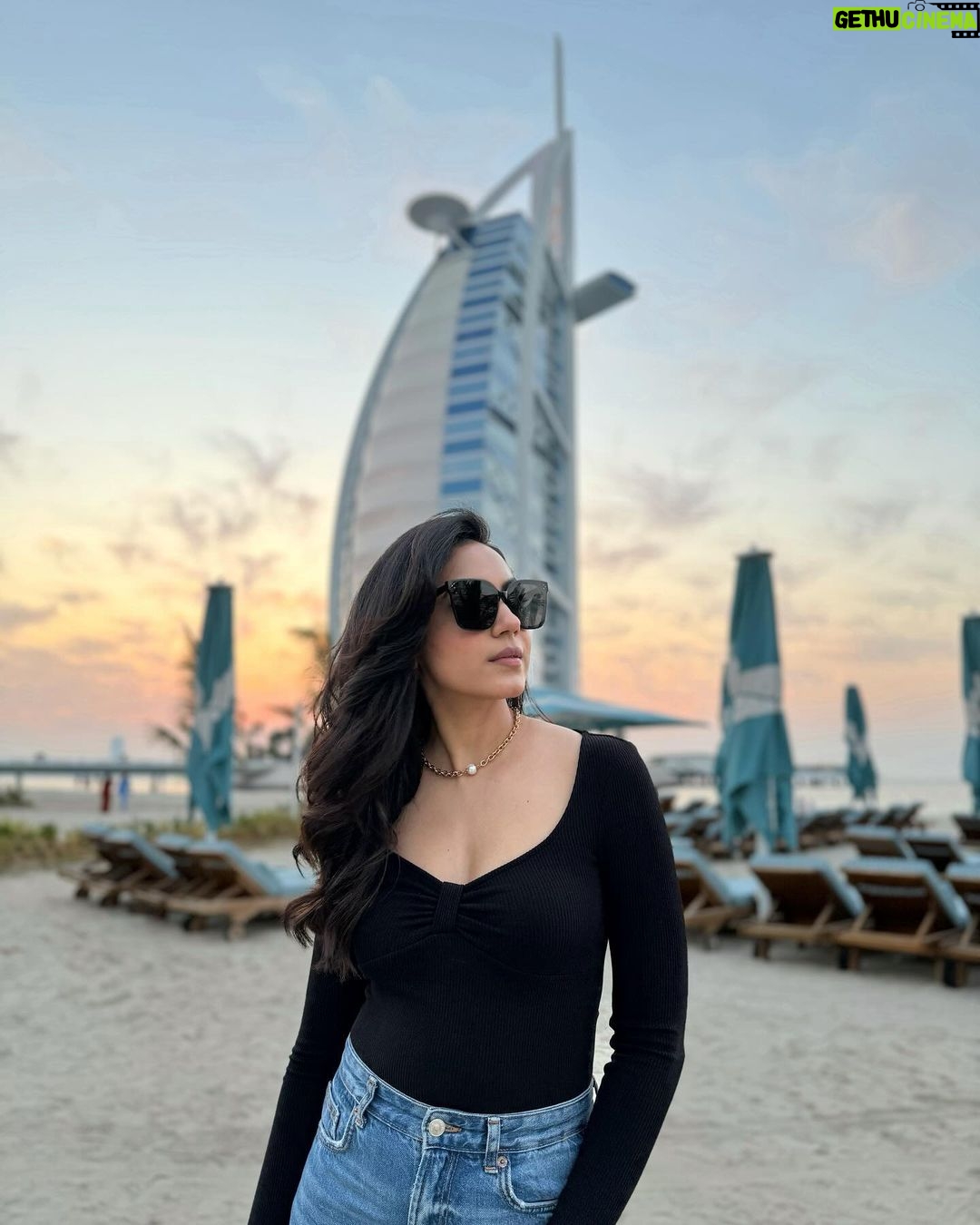 Ritu Varma Instagram - Sunset dreams and cotton candy skies!