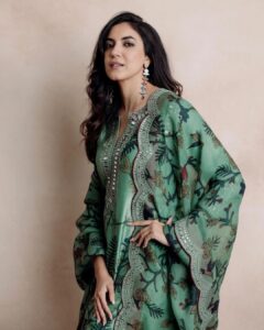 Ritu Varma Instagram - 💚 Styling @ravali_chinthapatla Outfit @archanajaju.in Jewellery @tantra.brassjewellery MUA @abhiramisivakumar Hair @glambylucy_ak Shot by @theaaronobed