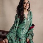 Ritu Varma Instagram - 💚 Styling @ravali_chinthapatla Outfit @archanajaju.in Jewellery @tantra.brassjewellery MUA @abhiramisivakumar Hair @glambylucy_ak Shot by @theaaronobed