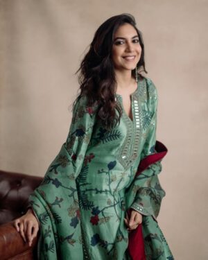 Ritu Varma Instagram - 💚

Styling @ravali_chinthapatla
Outfit @archanajaju.in
Jewellery @tantra.brassjewellery
MUA @abhiramisivakumar Hair @glambylucy_ak 
Shot by @theaaronobed
