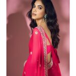 Ritu Varma Instagram - Desi Barbie 🩷✨💄💅 Saree @madzinlabel Jewellery @sheetalzaveribyvithaldas Styling @ravali_chinthapatla Shot by @the_pixel_farmer
