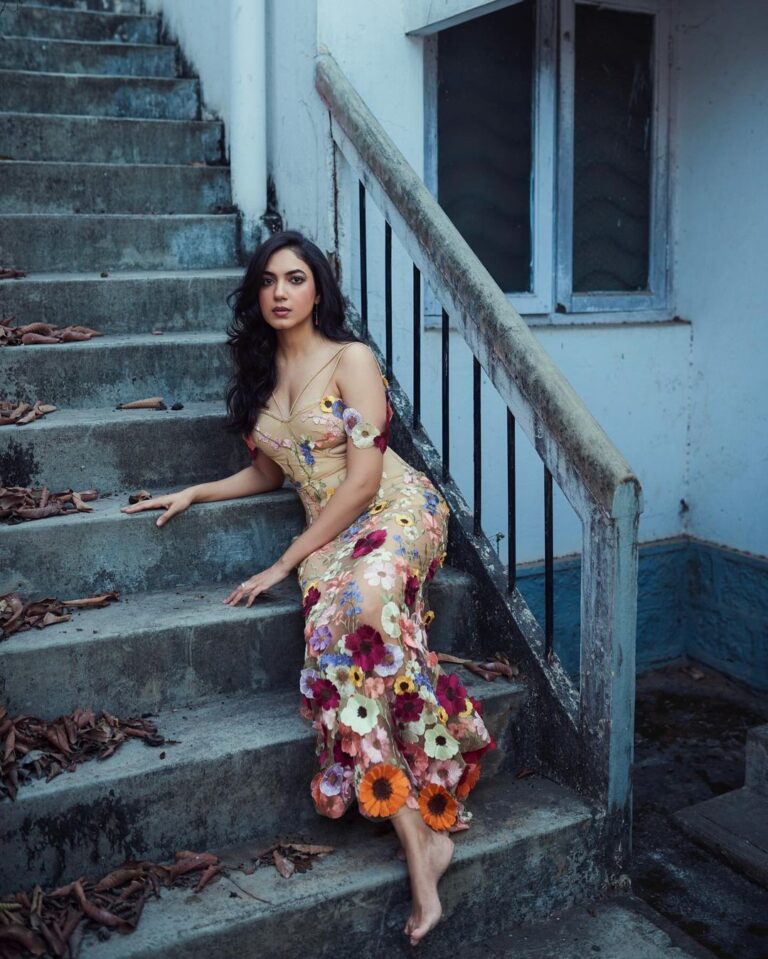 Ritu Varma Instagram - Do you suppose she’s a wildflower? 🌺🌸🌼 @akshay.rao.visuals x @rashmitathapa x @beautybymldnb