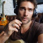 Rodrigo Guirao Díaz Instagram - Una relación abierta 🎶 🎵 🎸 #gibson y #fender dos amores. Buenos Aires, Argentina