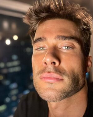 Rodrigo Guirao Díaz Instagram - Acá, tratando sacarme una foto cada tanto. Me reporto para saludar a todos y desearles que puedan disfrutar de cada día y de cada momento si se puede. 🫶